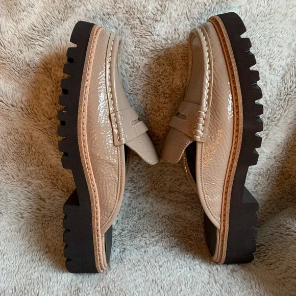 NIB Donald Pliner Hillie Lug Sole Loafer in Tan Mushroom Crinkle Patent 8 - Picture 7 of 10